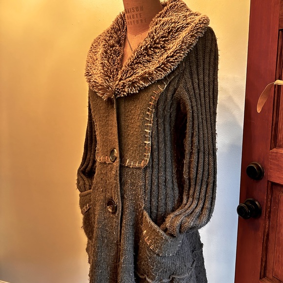 Sweater/coat - Picture 4 of 7